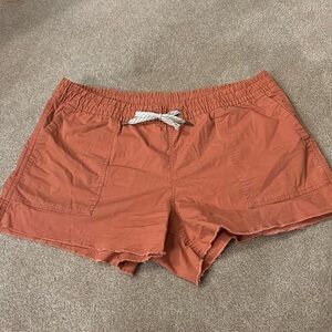 Vuori Ripstop Vintage Salmon colored Cinnamon Shorts size L Large EUC